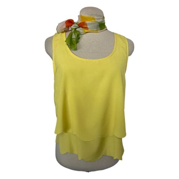 Material Girl Scallop Tiered Open Back Yellow Blouse Top Size S - Picture 3 of 7